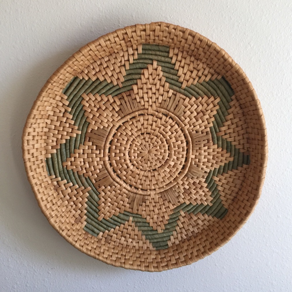Green starburst wicker wall basket
